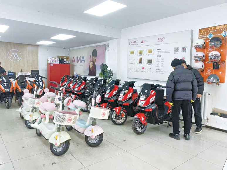 新國標電動自行車上市在即，門店庫存車卻現“搶購潮” 舊國標車即將淘汰為何成了香餑餑？