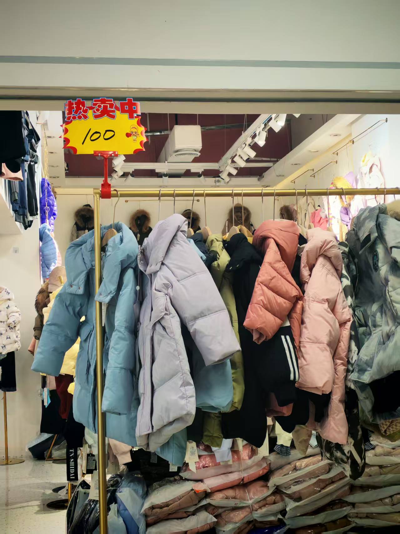 羽絨服漲價和豬肉有關？揭秘漲價背后的隱藏邏輯